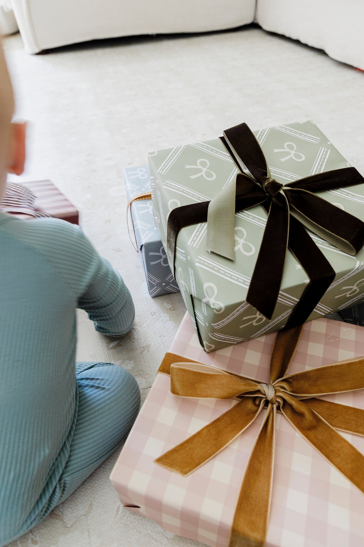Green Bow Patterned Gift Wrapping Paper